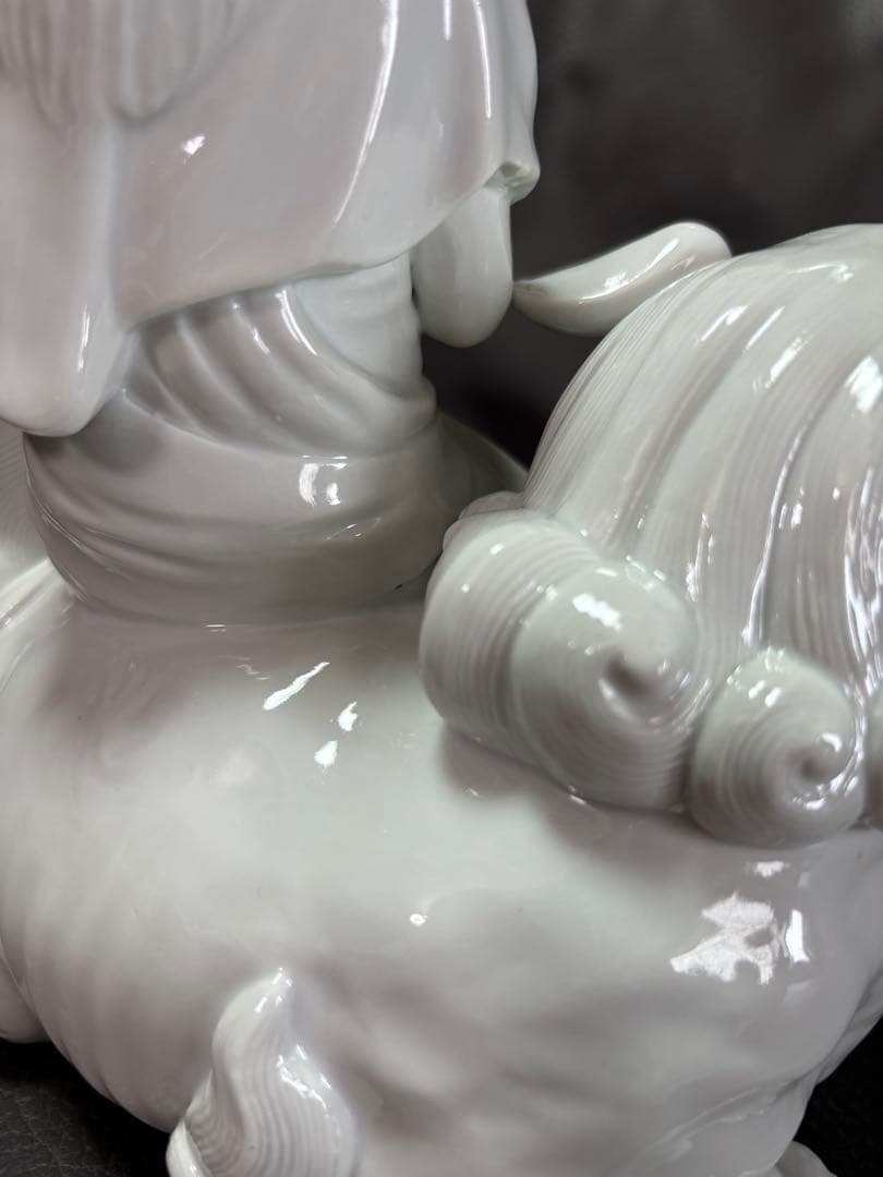 獅子　置物　獅子に乗った観音様