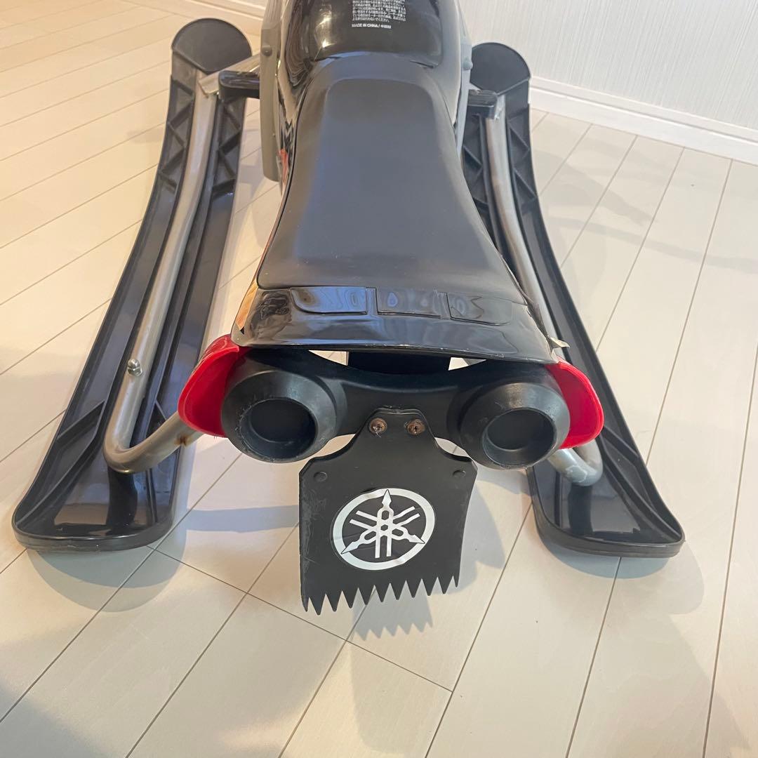 ヤマハ　スノーモービル型　ソリ　レッド　子供用