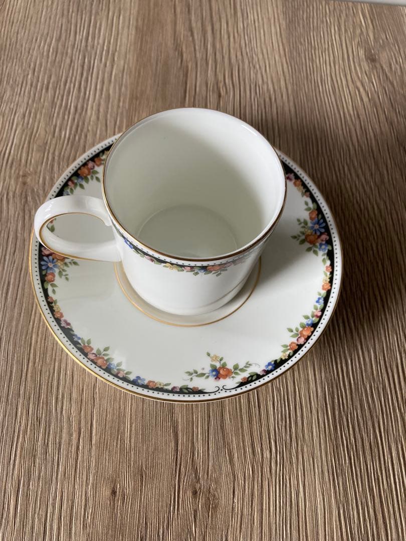 ウェッジウッド オズボーン　カップ&ソーサー４客＆シュガーポットのセット