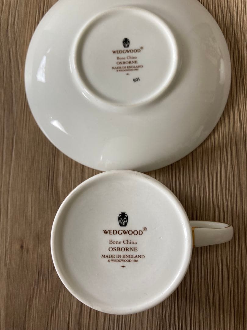 ウェッジウッド オズボーン　カップ&ソーサー４客＆シュガーポットのセット