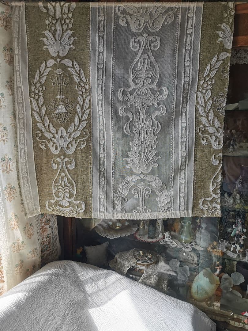 アンティーク英国 レアな杢カーキ 花器 聖火台 オリーブの実 マドラスレース