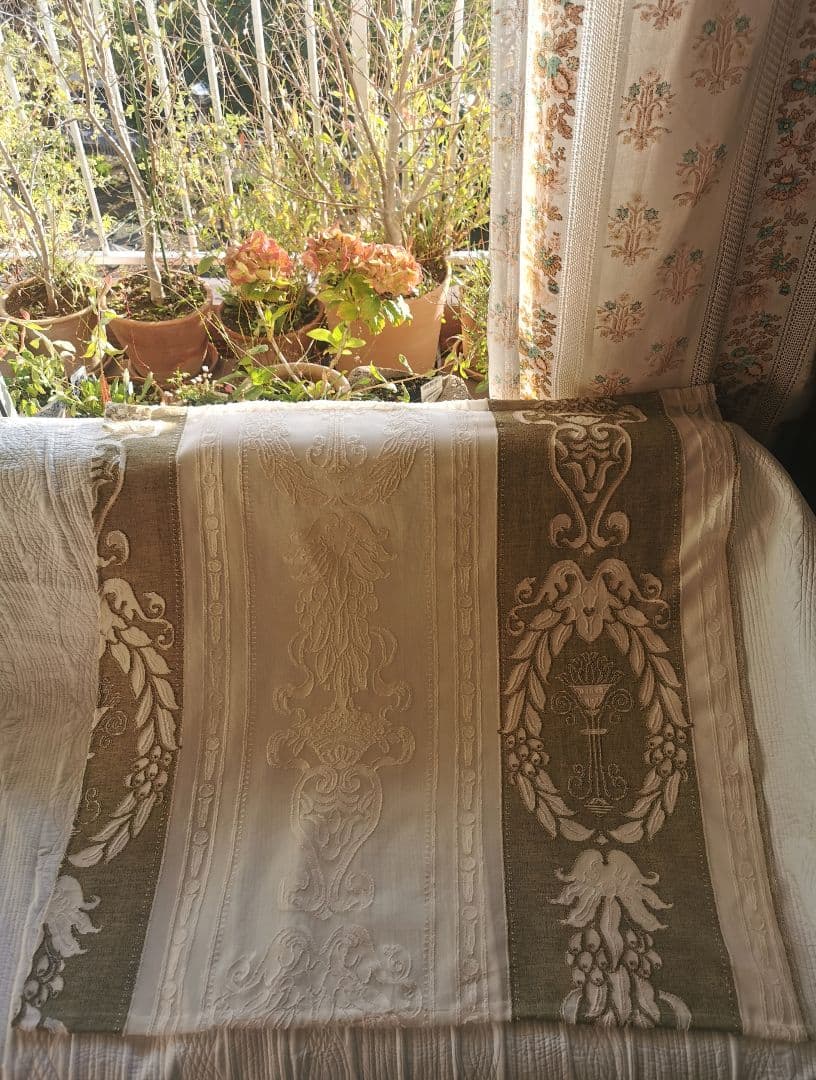 アンティーク英国 レアな杢カーキ 花器 聖火台 オリーブの実 マドラスレース