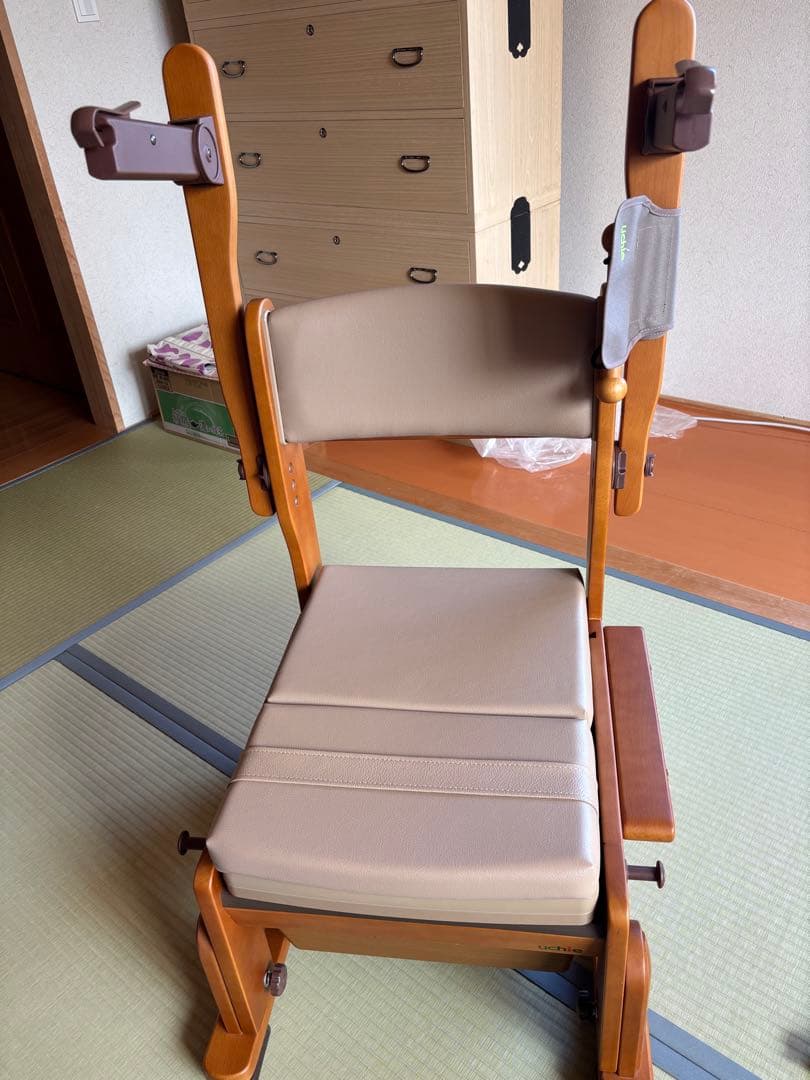 【未使用】uchie ウチエ　 介護　家具調ポータブルトイレ