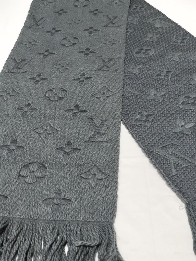 SA-YAです。 グレー マフラー