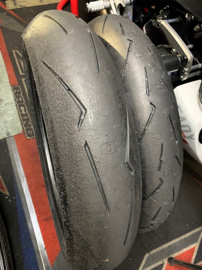 ピレリ　ディアブロスーパーコルサV4前後セット（110/140）