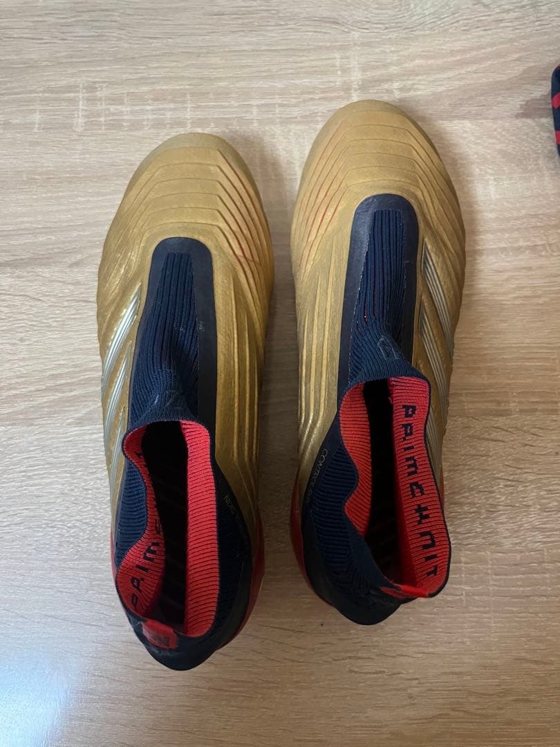 adidas サッカーシューズ スパイク ゴールド　プレデター　紐なし