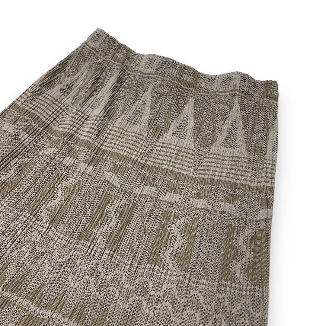 プリーツプリーズ メッシュ素材ロングスカート フレア 総柄