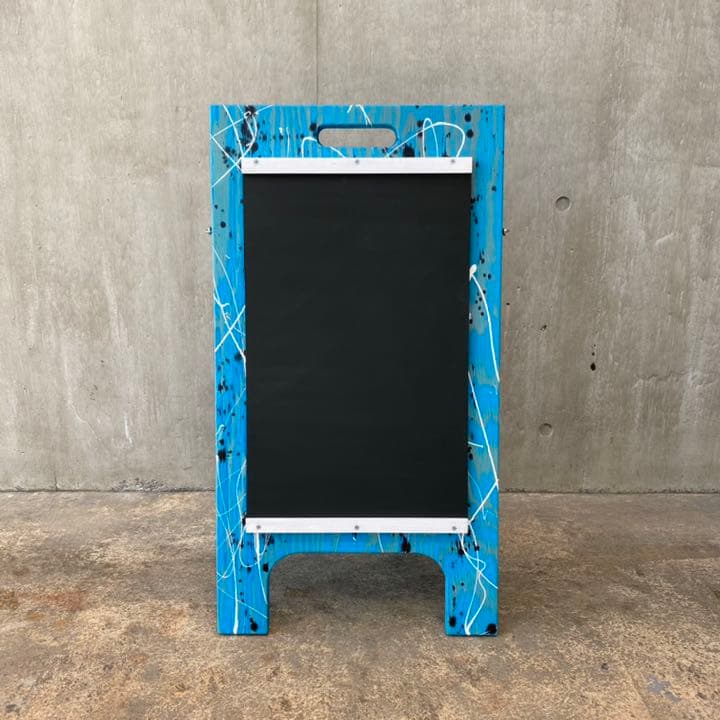 青いストリート立看板(板付)　24mm合板 (高さ82cm幅44cm)