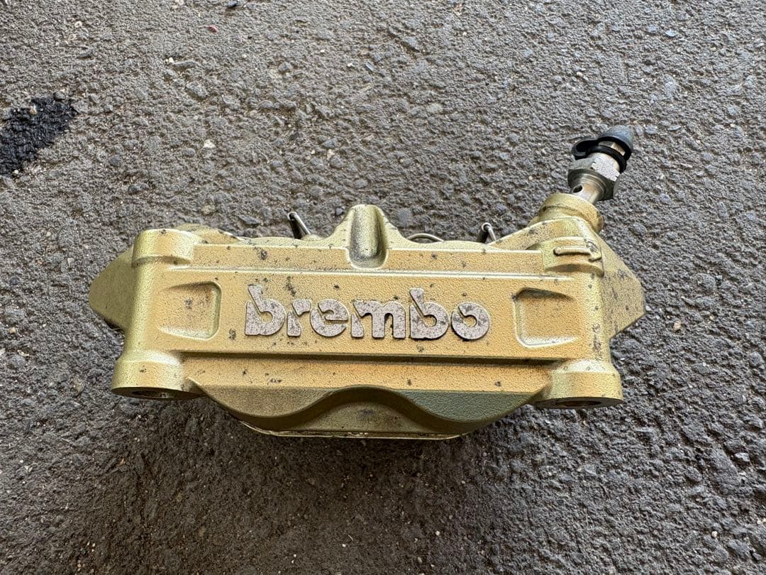 S*y様 ブレンボ　4ポットラジアルマウントキャリパー