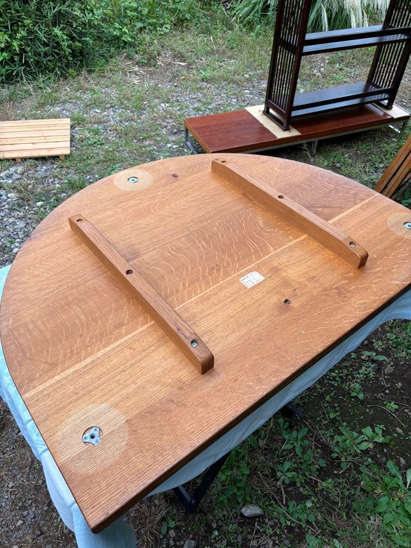 飛騨産業 キツツキ 森のことば オーク無垢材 節入り 半円形リビングローテーブル