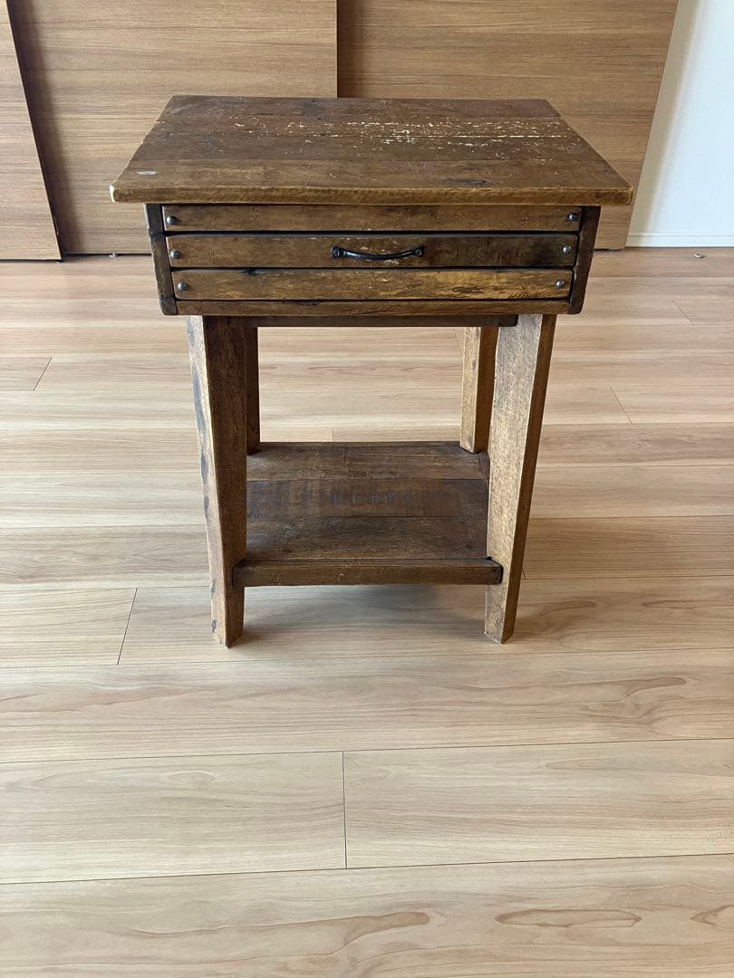 ウッド製サイドテーブル 引き出し付き