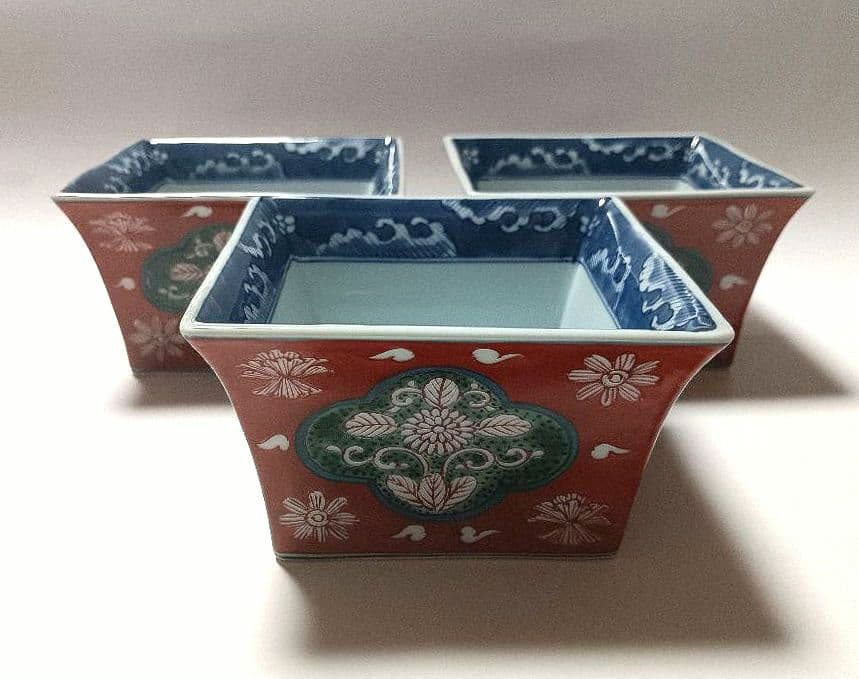 ② 源右衛門窯 染錦 赤濃菊絵 角鉢 3客組 未使用品