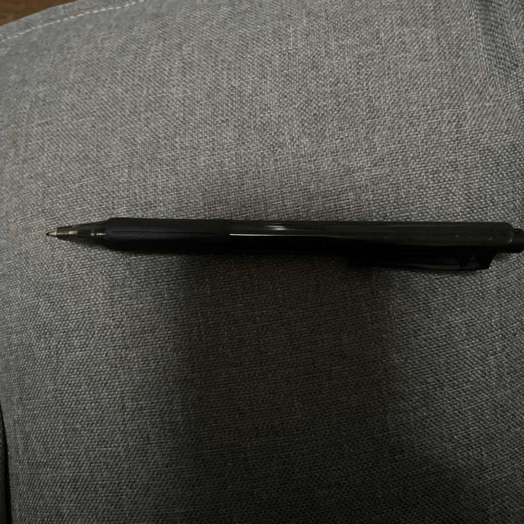黒いスリムボールペン
