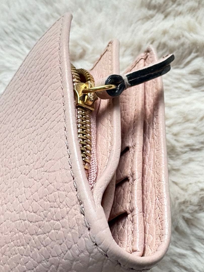 GGロゴ ピンクレザー 二つ折り財布