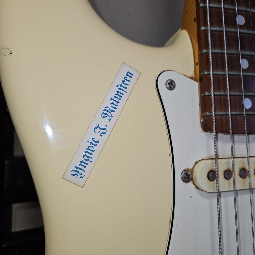 【エレキギター】ストラトキャスター アイボリーです。