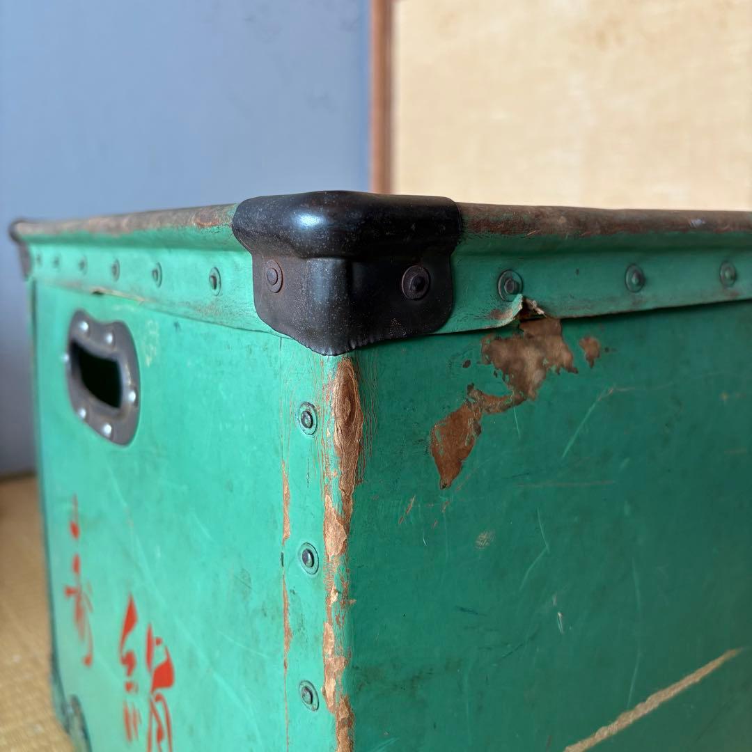 1960年代の日本硫化紙（スチールペーパー）製の呉服店用収納箱