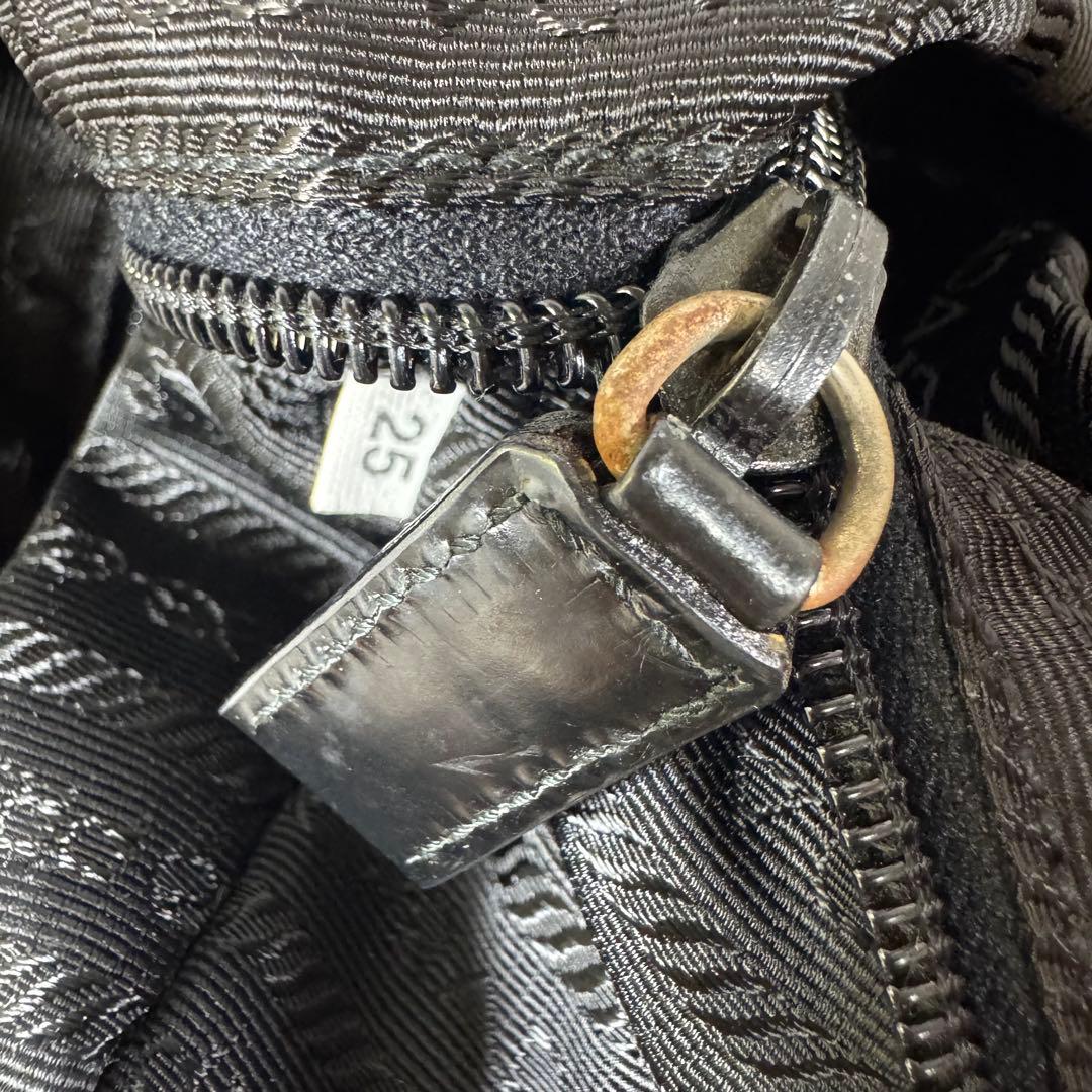 プラダ　テスートナイロン　ショルダーバッグ　メッセンジャー　ブラック　黒