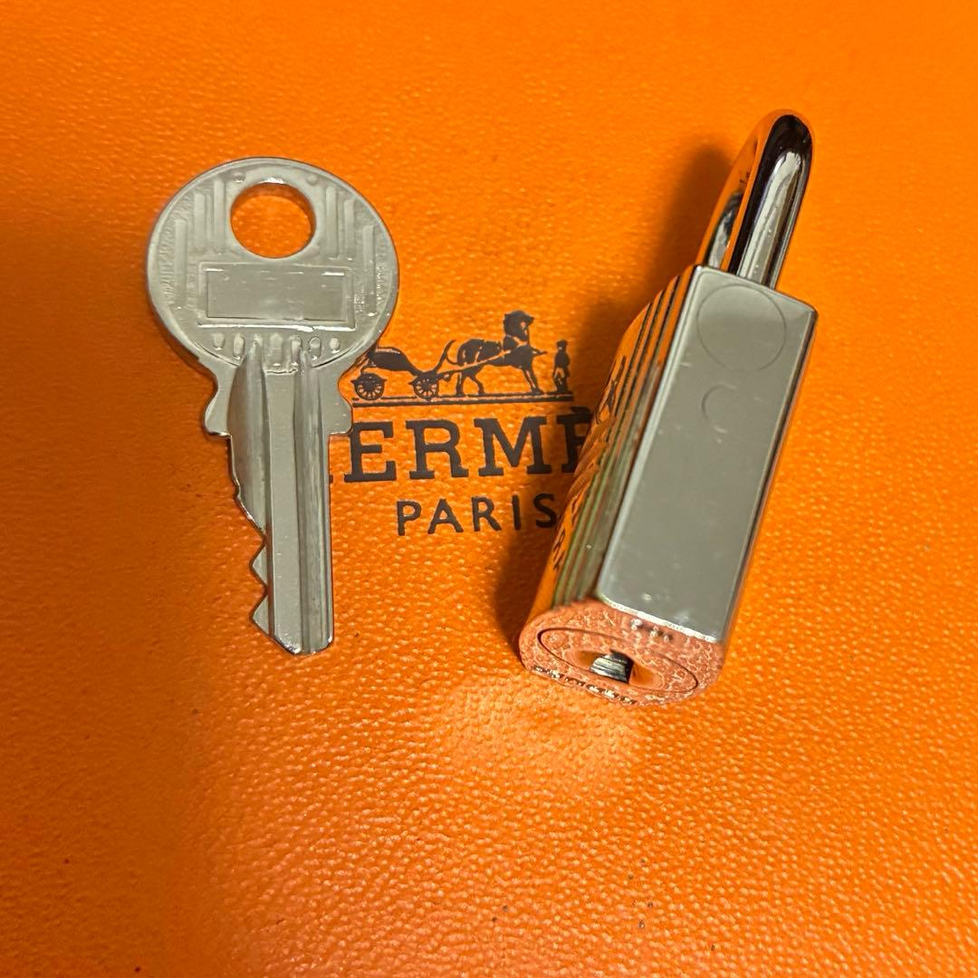 エルメス シルバー　カデナ　南京錠　パドロック　鍵　キー　NO102