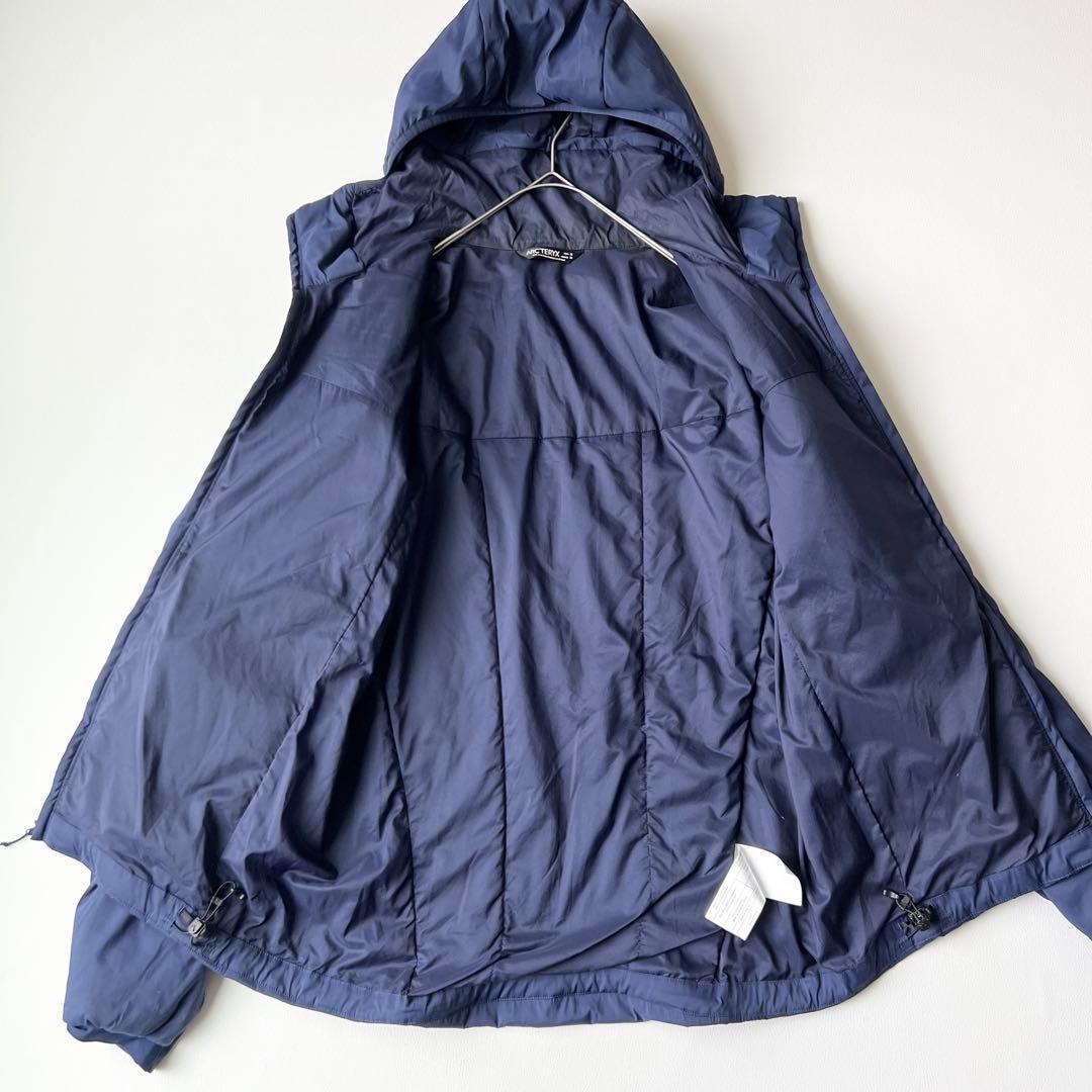 4933 アークテリクス　プロトンLTフーディ　パーカー 中綿ジャケット　M 紺