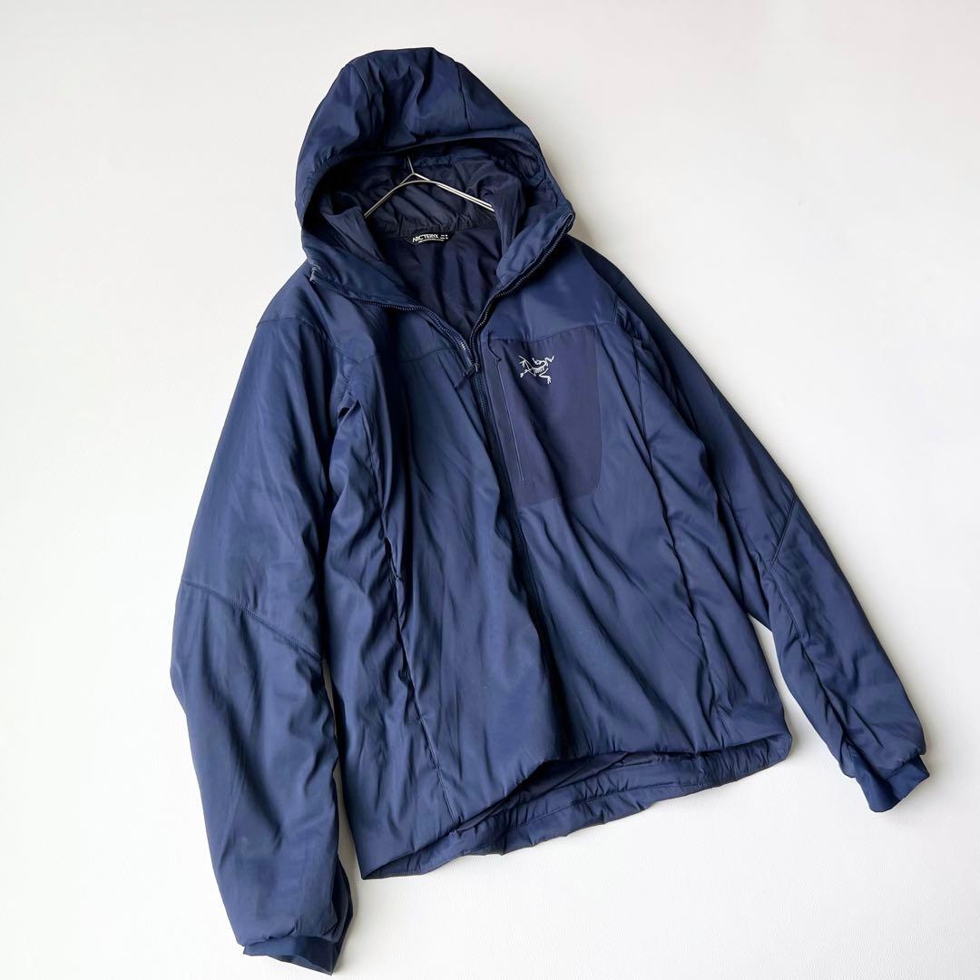 4933 アークテリクス　プロトンLTフーディ　パーカー 中綿ジャケット　M 紺