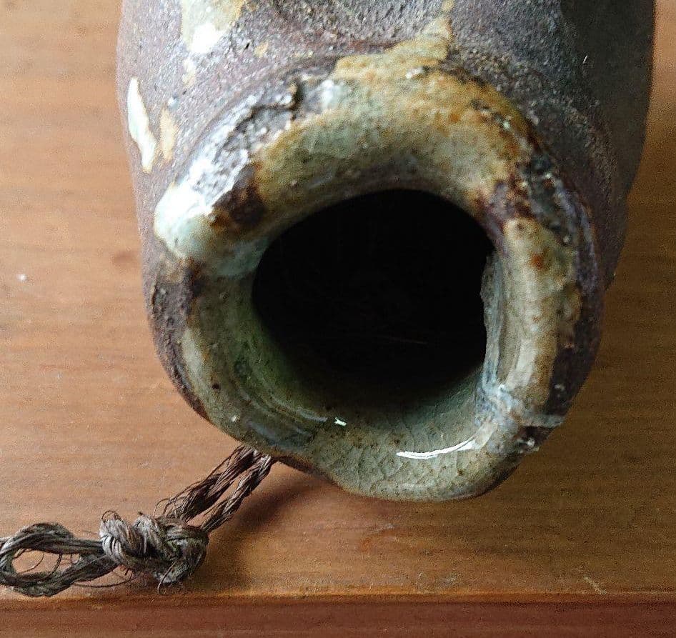 阿漕焼の掛花いれ