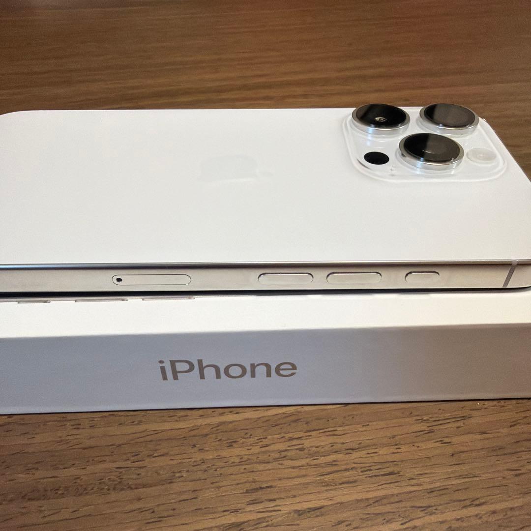 【極美品】iPhone16Pro ホワイトチタニウム 128GB