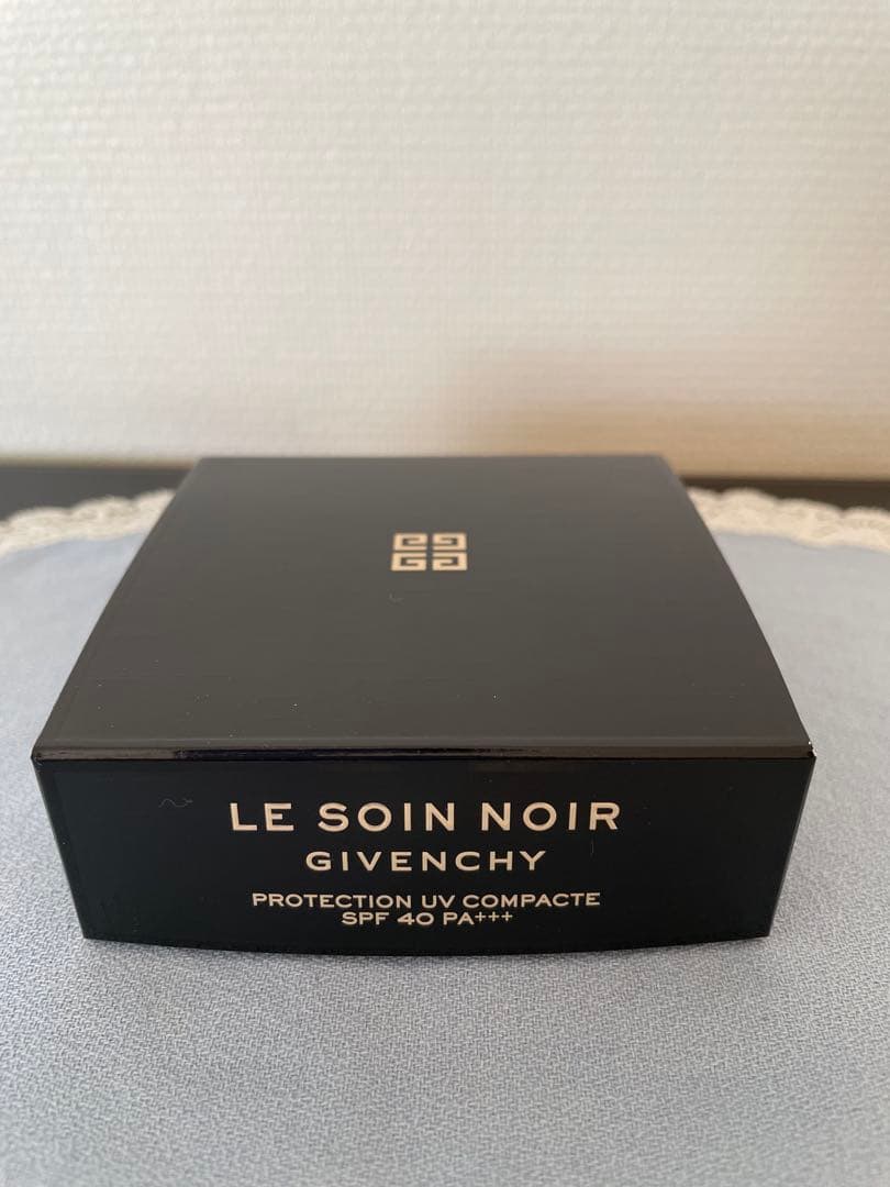 新品・未使用　ジバンシィ　ソワン ノワールUV コンパクト(日焼け止め)