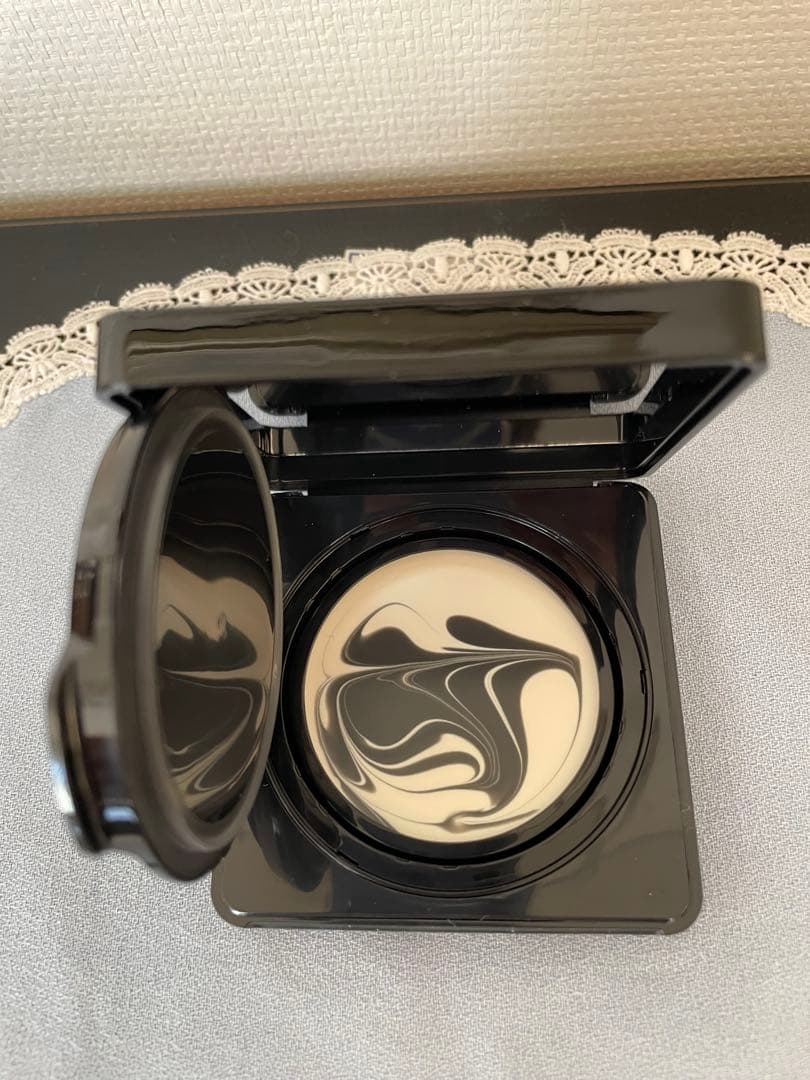 新品・未使用　ジバンシィ　ソワン ノワールUV コンパクト(日焼け止め)