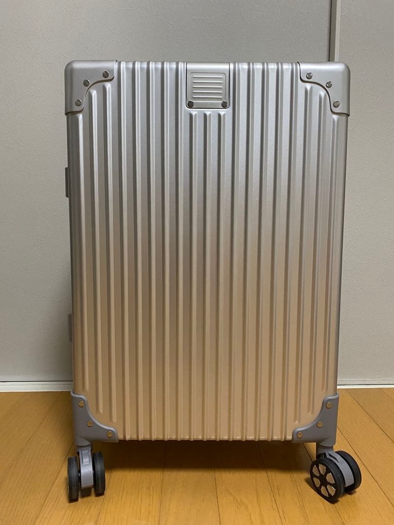 【10月7日までの出品】オールアルミニウム　スーツケース