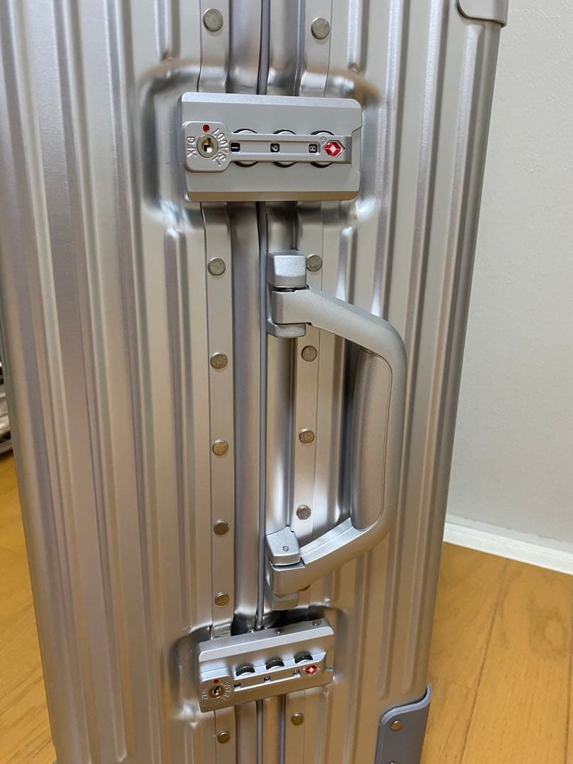 【10月7日までの出品】オールアルミニウム　スーツケース