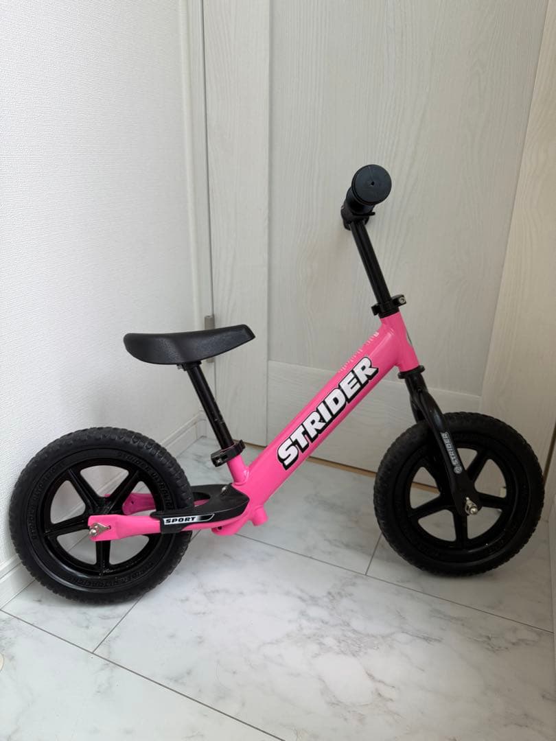 STRIDER バランスバイク ピンク　持ち運びカバー付き