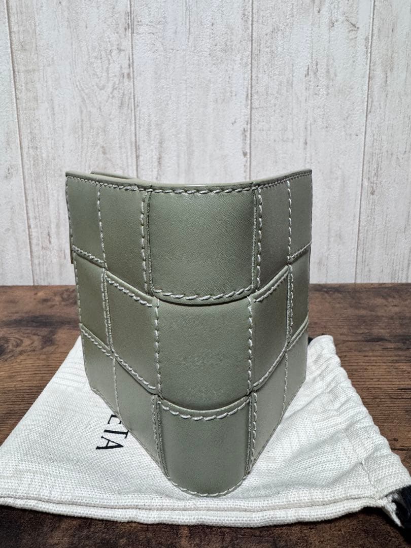 【新品未使用・限定カラー】BOTTEGA VENETA 二つ折り財布