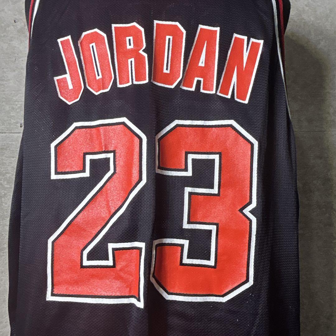 【希少】ジョーダン　バスケットユニフォーム　赤黒リバーシブル　23番　48