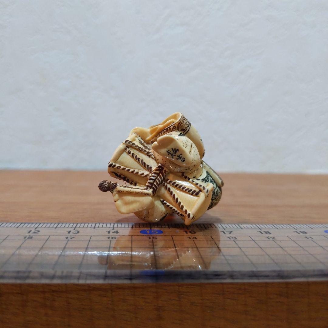 時代提げ物 彩色人物根付 天然素材 在銘【三番叟】高さ約3.9cm 重さ約20ｇ