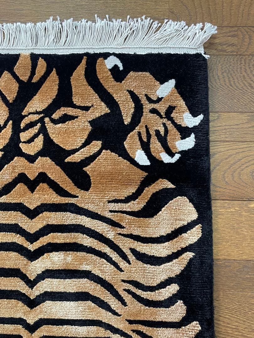 新品 本物 1点物 シルク素材 チベタンタイガーマット チベット絨毯84cm