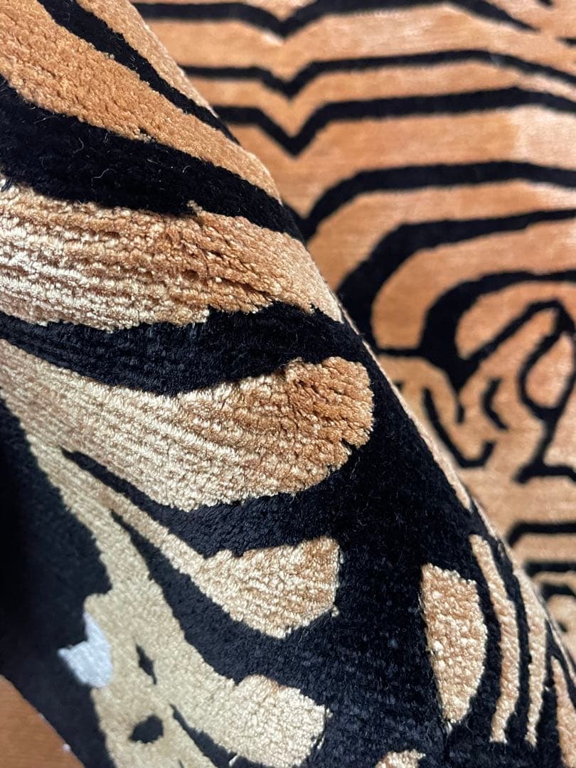 新品 本物 1点物 シルク素材 チベタンタイガーマット チベット絨毯84cm