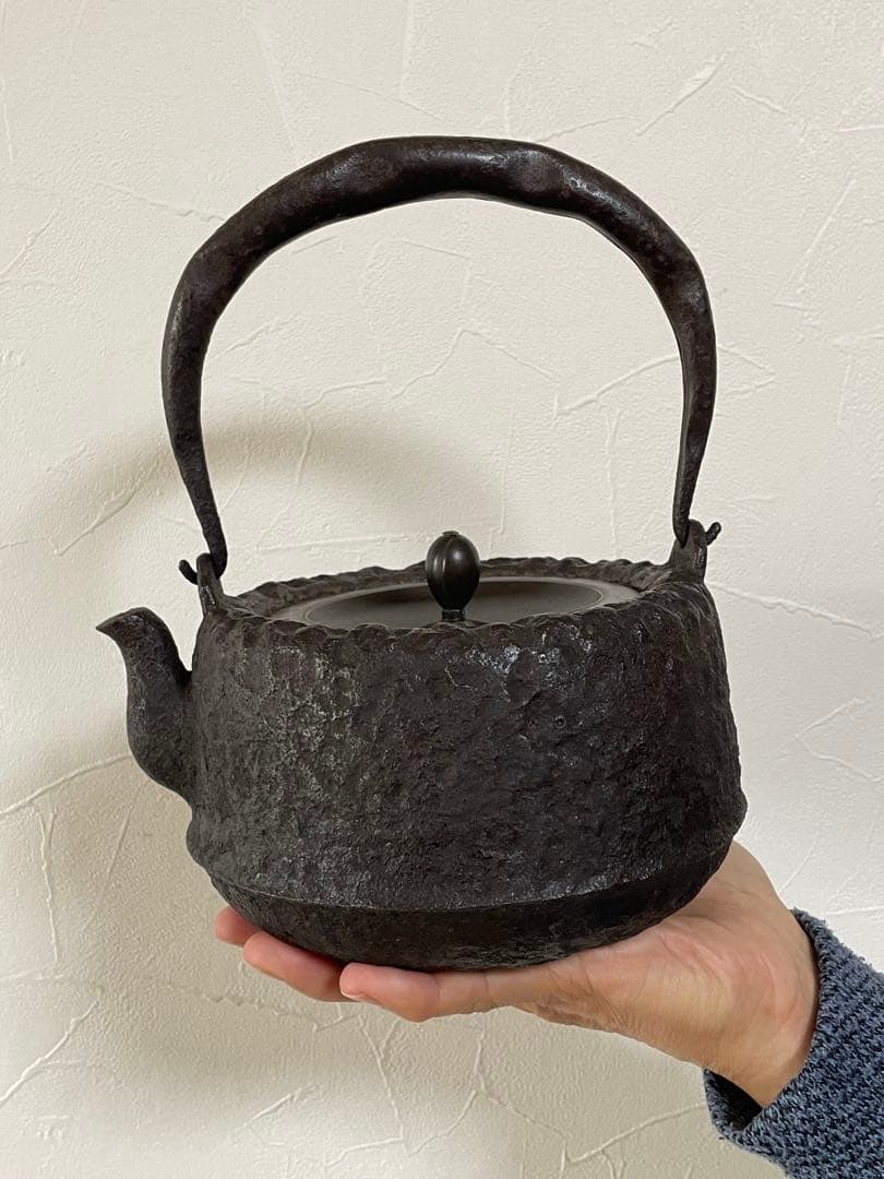 龍文堂　鉄瓶　岩肌道安形　胴横銘　1.5リットル