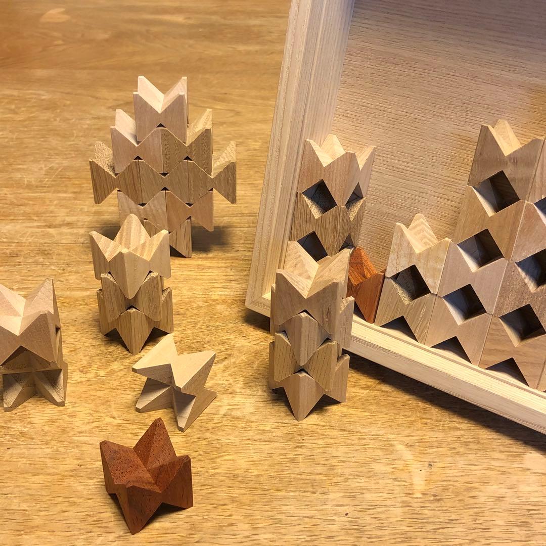 貴重な無垢材の積み木、パズル、ブロック/25mm/木箱付き