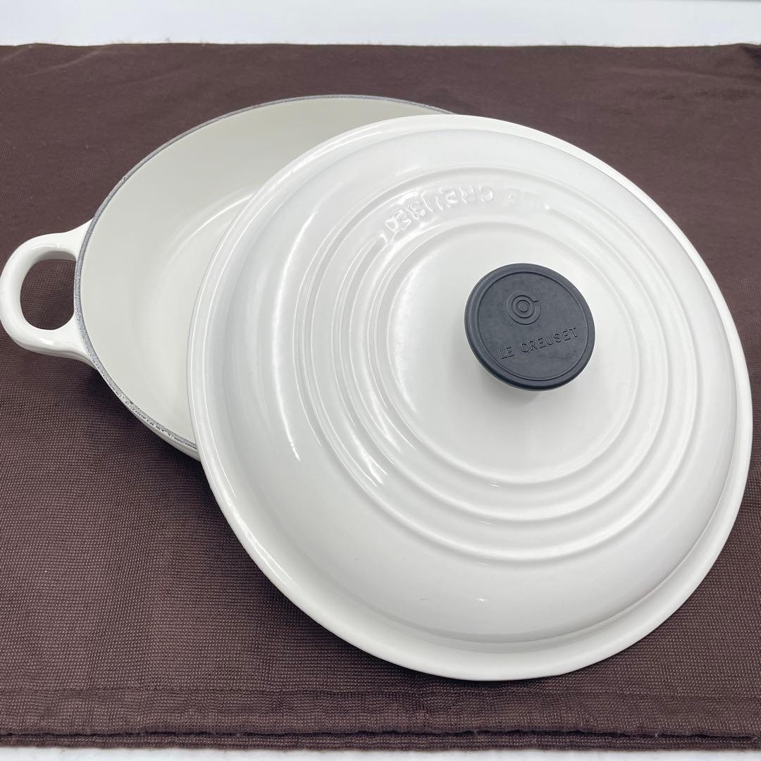 美品 ル・クルーゼ ビュッフェ・キャセロール 26cm ホワイト 浅型両手鍋