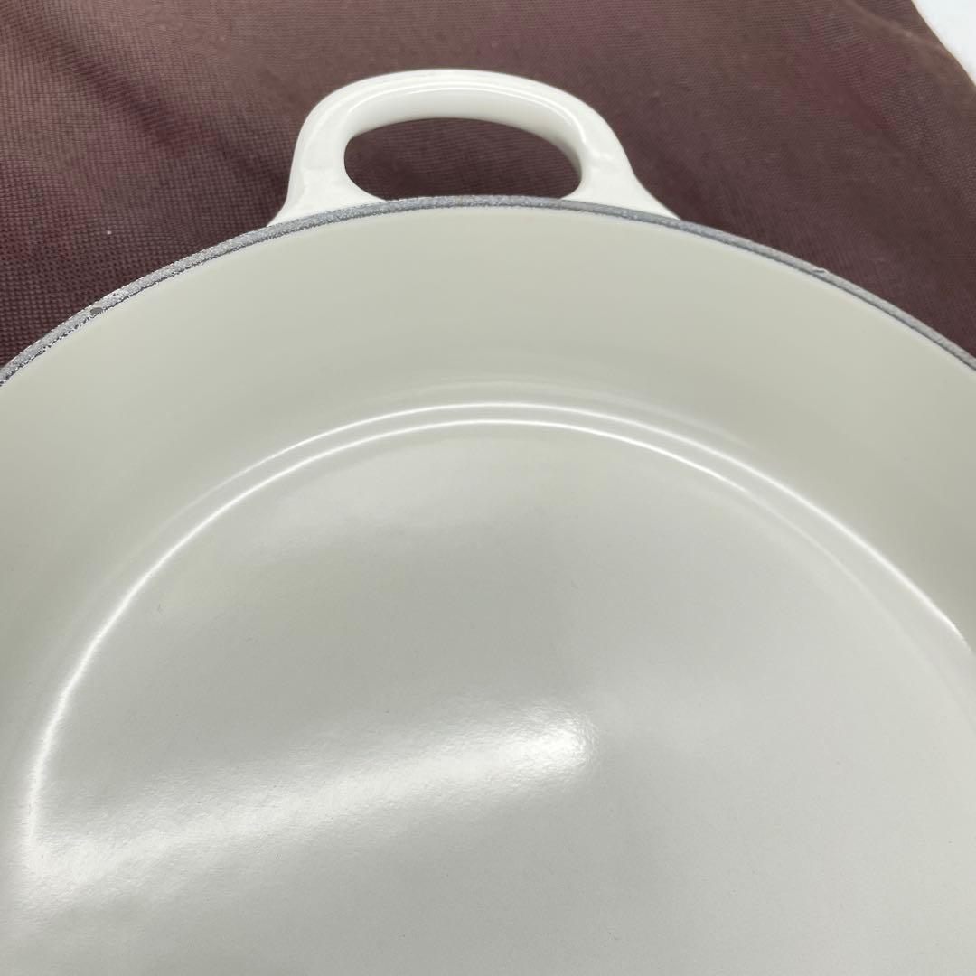 美品 ル・クルーゼ ビュッフェ・キャセロール 26cm ホワイト 浅型両手鍋