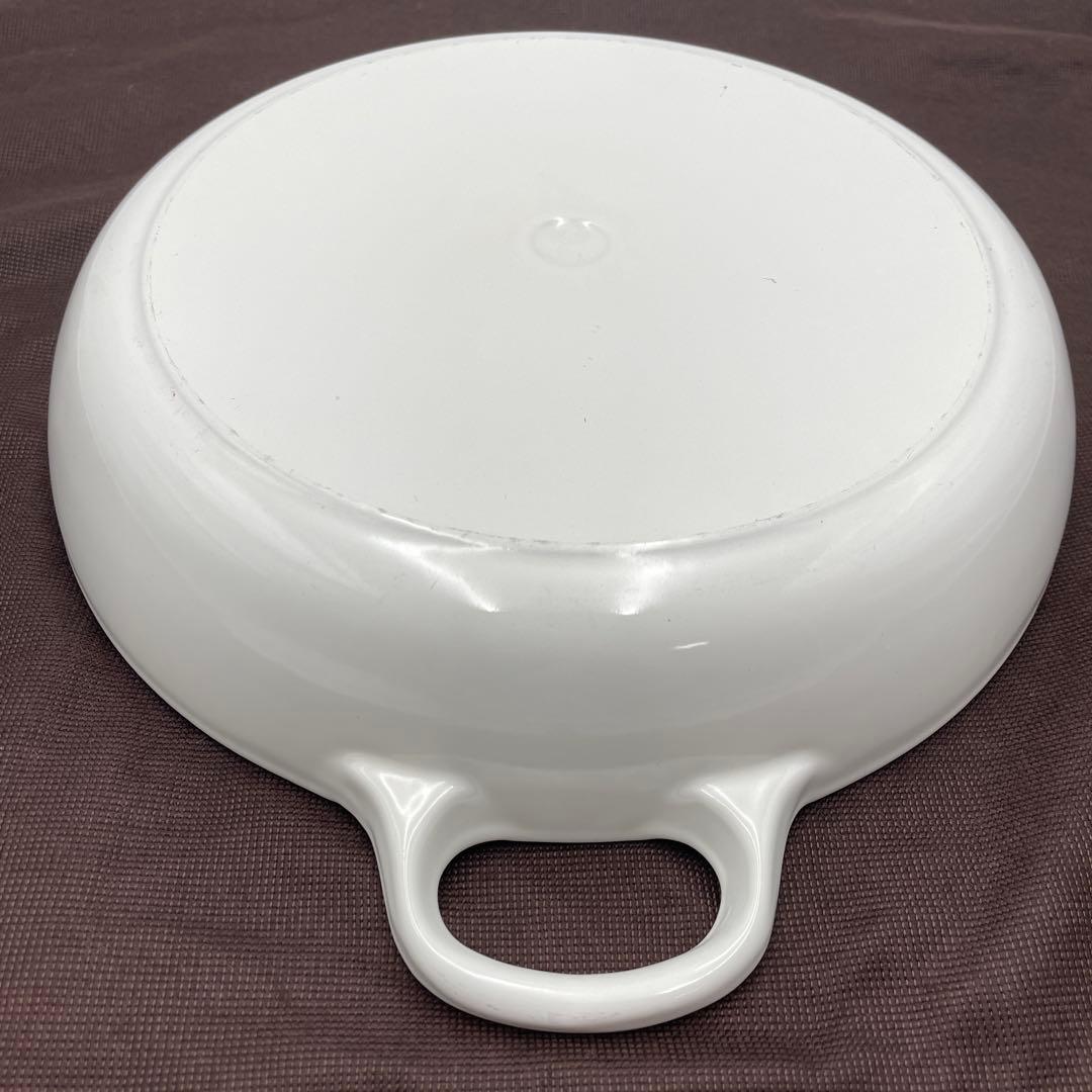 美品 ル・クルーゼ ビュッフェ・キャセロール 26cm ホワイト 浅型両手鍋