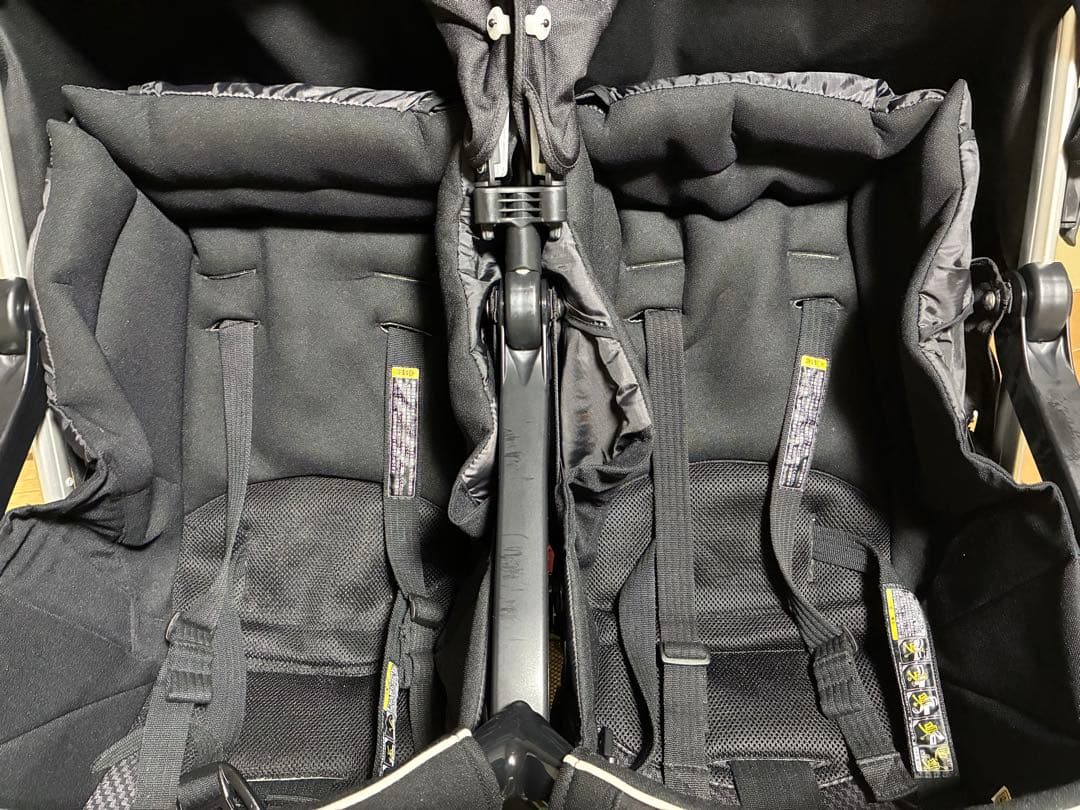 コンビ ブラック ツインスピン　二人乗りベビーカー　双子ベビーカー