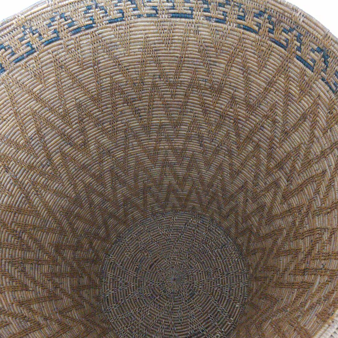 アタ製の超特大蓋付きカゴ