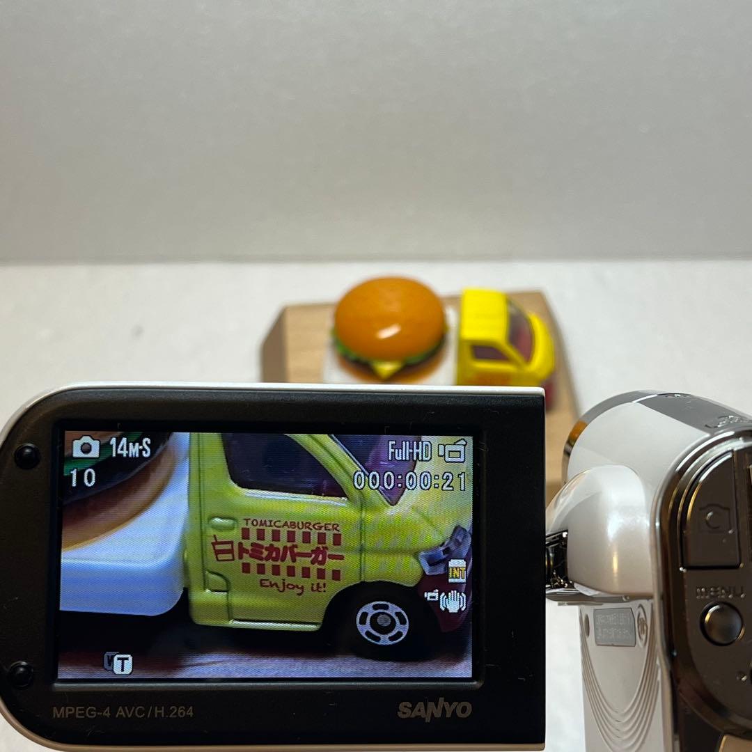 ☆極美品☆SANYOデジタルムービーカメラXacti DMX-CG100ホワイト