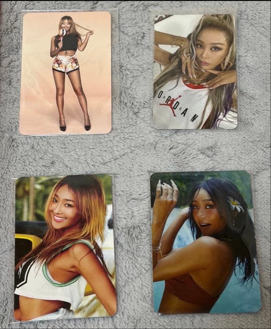 SISTAR 4つアルバム と HYOLYN トレカセット‼️