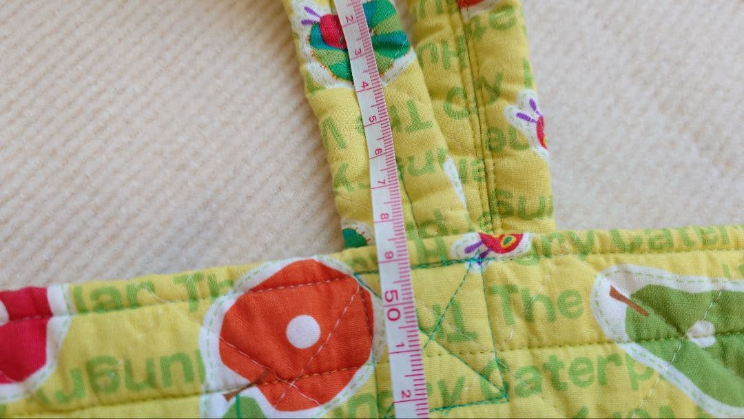 カラフルキャタピラー柄手提げバッグ