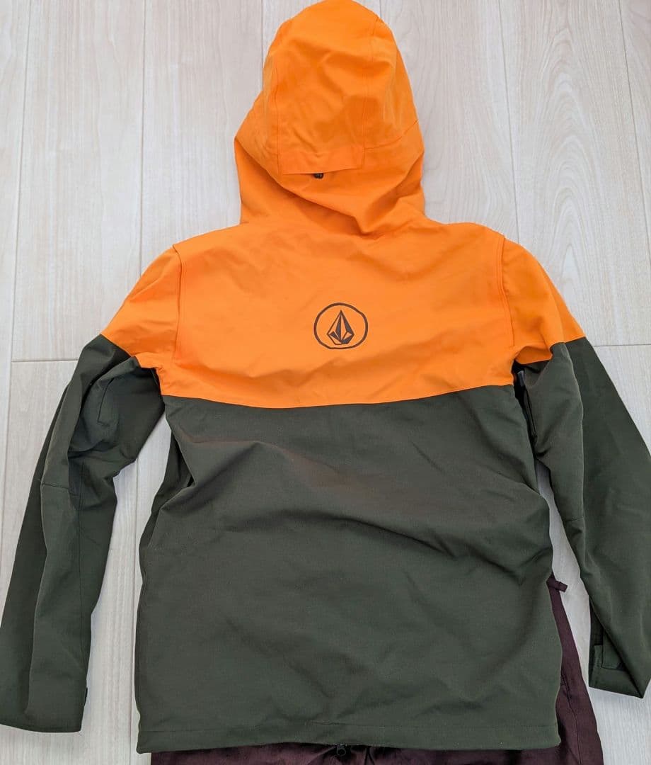 VOLCOM　スノーボードウェア　ジャケット＆パンツセット