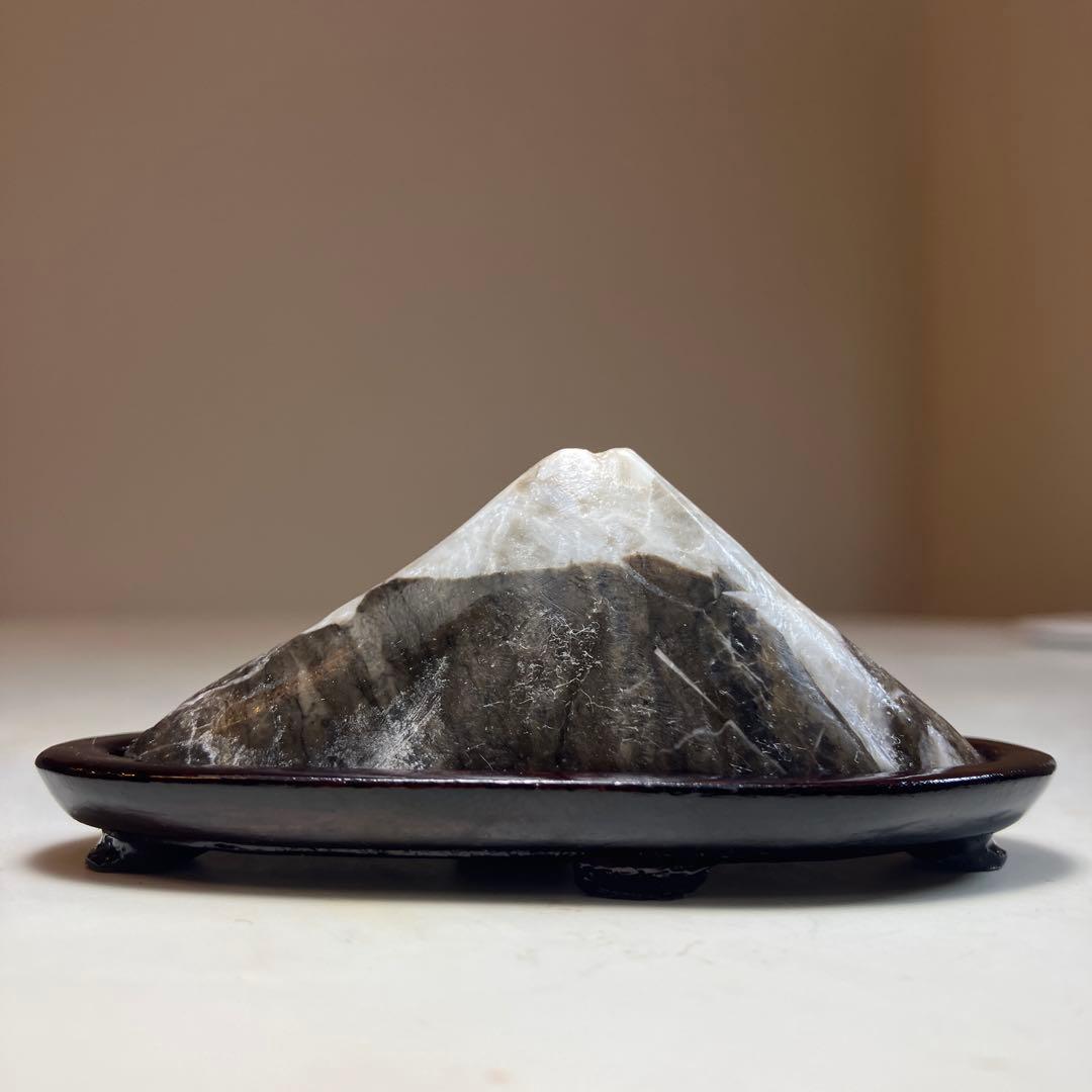 平*園様 富士山　山型水石 黒白のコントラスト