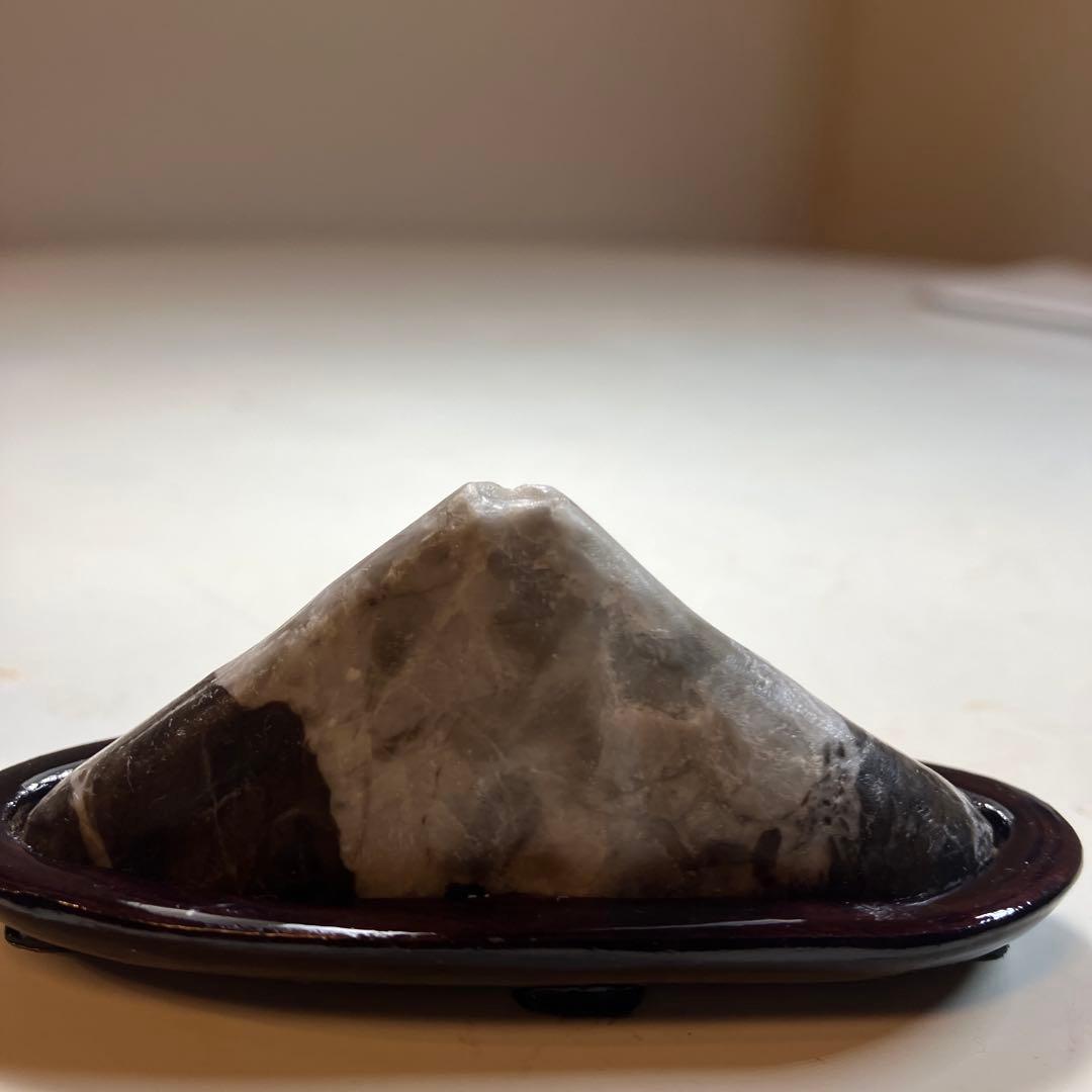 平*園様 富士山　山型水石 黒白のコントラスト