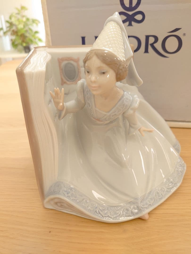【極美品 無欠損 希少】LLADRO リヤドロ No.6797「絵本の王女」